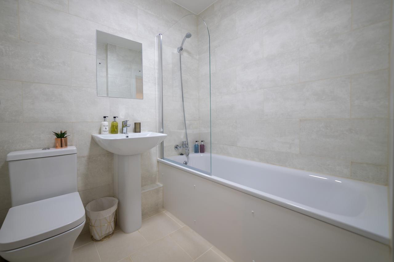 London Heathrow Serviced Apartments Ashford  Extérieur photo